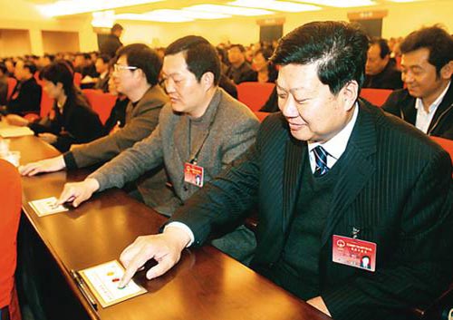 “两会”表决演变史 最早用“投豆豆”的方法_江苏频道_凤凰网