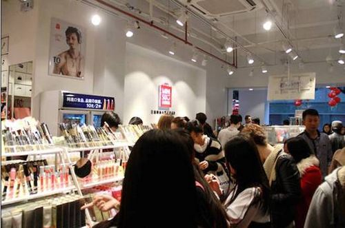 名创优品笑对仿冒品牌 排浪式倒闭即将清场