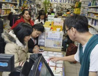  华人抢购美彩票  10亿美元头奖惹人幻想一夜暴