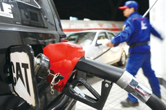 今起国内成品油价上调0.08-0.09元