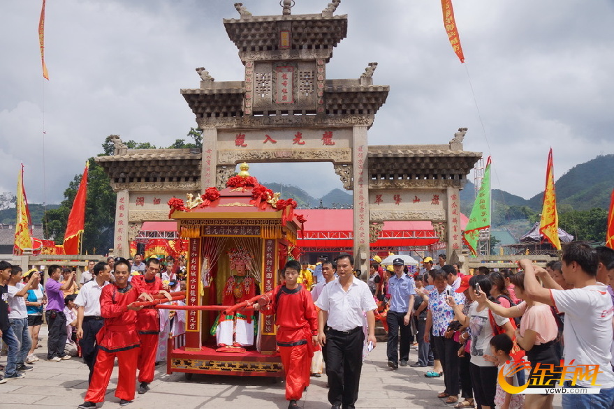 德庆龙年龙母诞民间艺术巡游