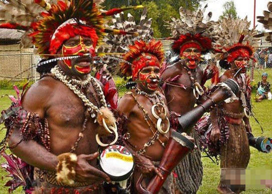 印度<em>18</em>岁<em>少女</em>与流浪狗结婚 盘点世界各地变态