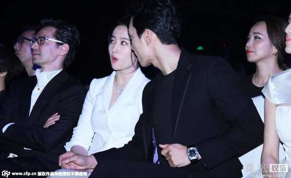 刘亦菲宋承宪现身 亲密热聊不忘恩爱力证情未