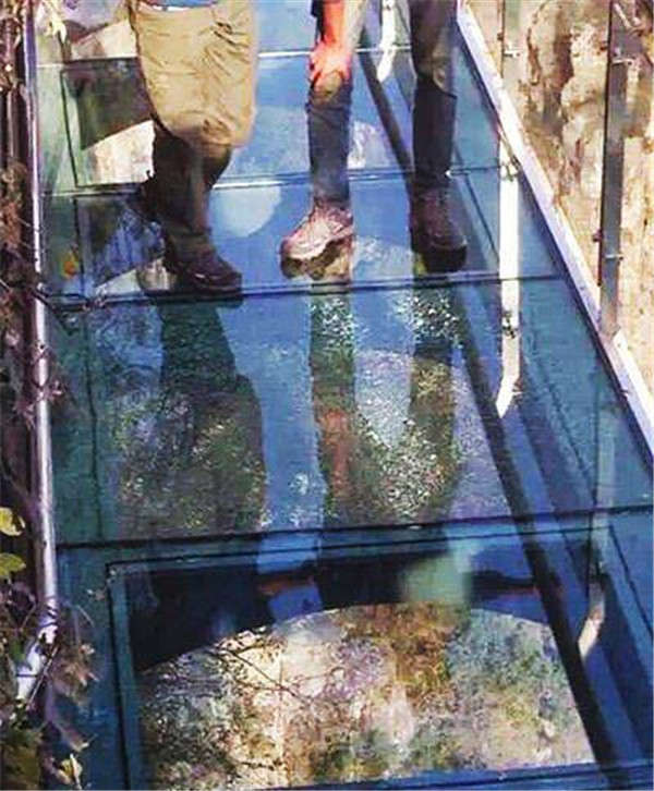  云台山栈道破裂  所有人都在尖叫:真的碎了!_广