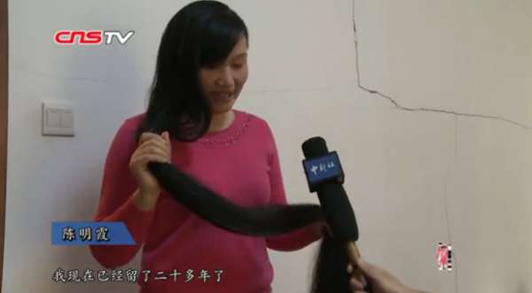 江苏 女子留发20年 长1.6米 每次洗花5小时吹干