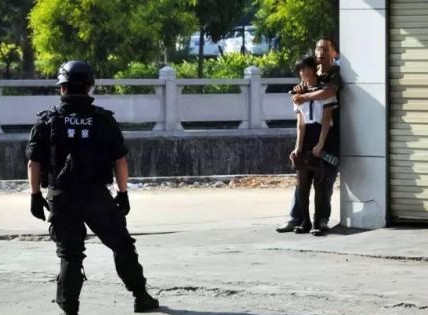  劫匪遇淡定女孩 :死就死呗有啥好怕的_广州频道