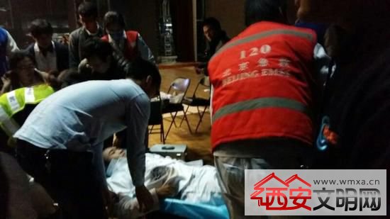  北航音乐厅倒塌 致20余人受伤 疑为舞台挡板下