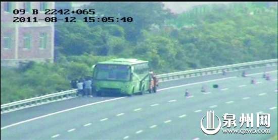 山西最牛违停司机贴条 诅咒交警  盘点你想不到