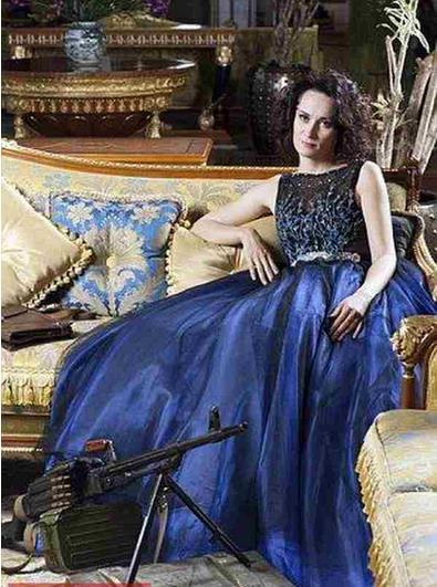  乌女兵换下军装  野兽变美女_扬子晚报网