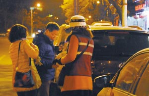 徐州 | 女代驾现身夜幕街头 称酒后的徐州男人很