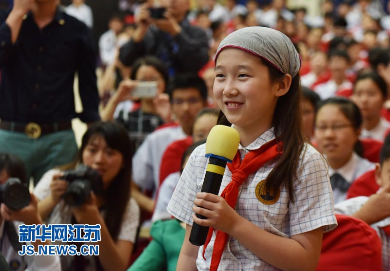 杨振宁走进南外仙林 自曝动手能力差_江苏频