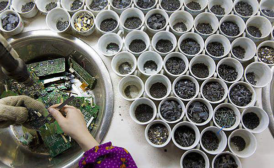 1吨线路板至少含80克黄金 电子垃圾产业链如何