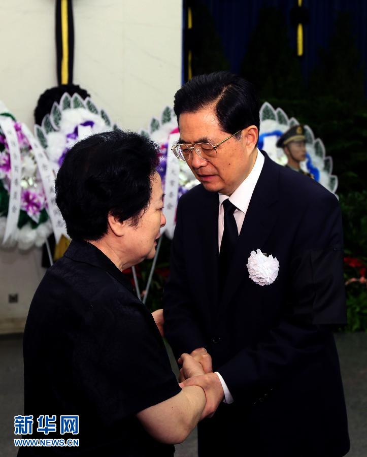 丁关根遗体在京火化