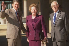 杜平：撒切尔夫人“声震全球谤满天下”