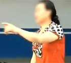 男子携小三暴打原配