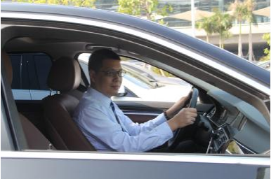 神州专车人才多,接机的主管会画油画