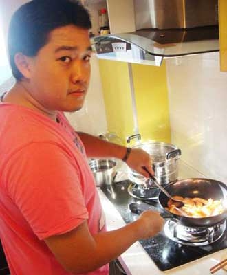 吕丽萍张丰毅23岁儿子近照曝光(组图)