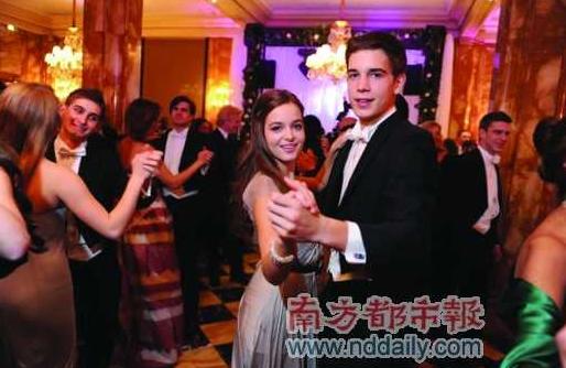 名流千金成人舞会内场曝光 <em>霍英东</em>外<em>孙女</em>出席