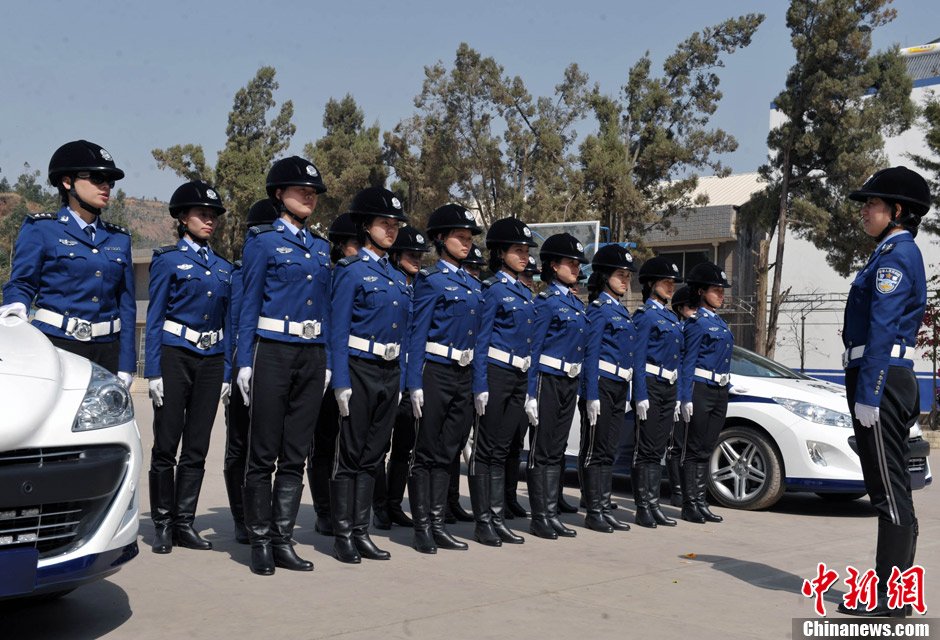 四川90后女大学生入职交警,清一色制服+标志3