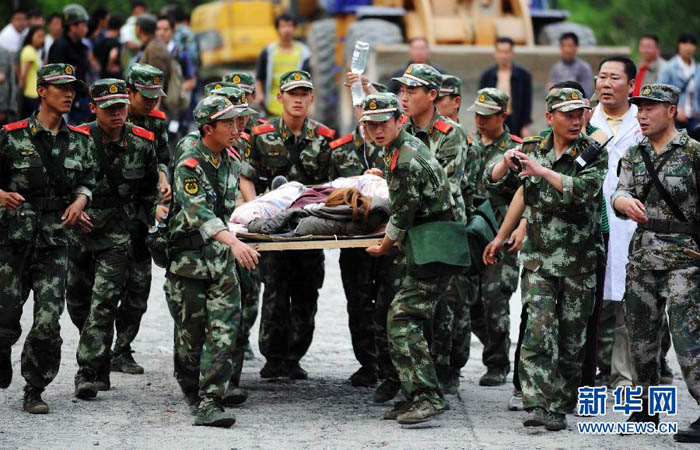 雅安芦山多少人口_...援人员在四川省雅安市芦山县地震重灾区龙门乡为受灾居(2)