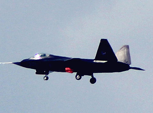 2014年3月3日，中国第二款四代机歼-31再次试飞。3月1日，中国新版歼-20刚刚完成首飞