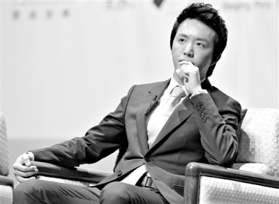 李云迪避谈王力宏 女粉丝大力维护:私生活不能问