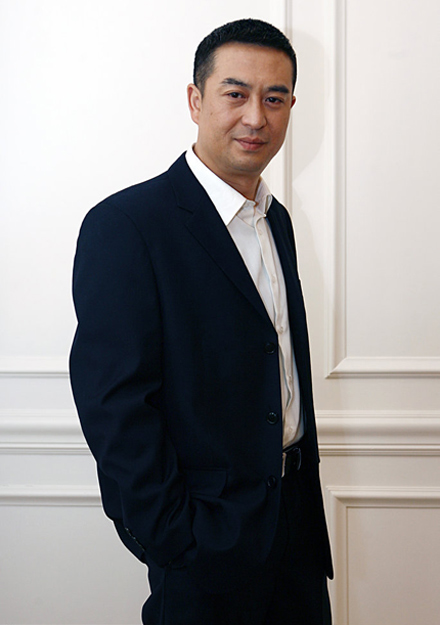 张嘉译亮相《浮沉》媒体见面会 豪饮豪笑显气派[高清大图]
