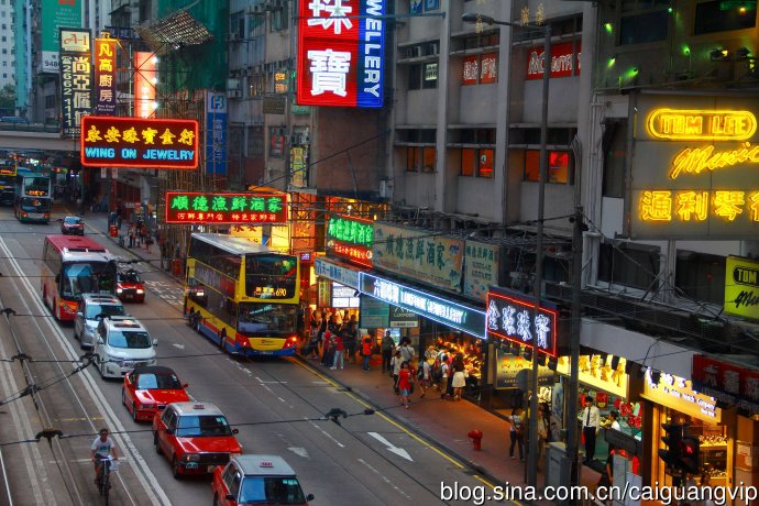 香港实拍:满城尽是广告牌!