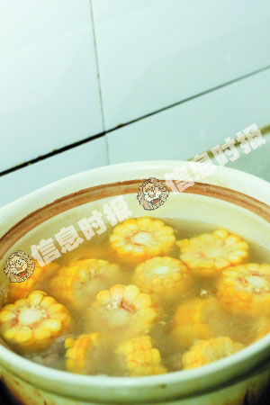 山药排骨玉米排骨汤怎么煮 becd9f6b2f271a30ff1b6d0a063638d2.jpg