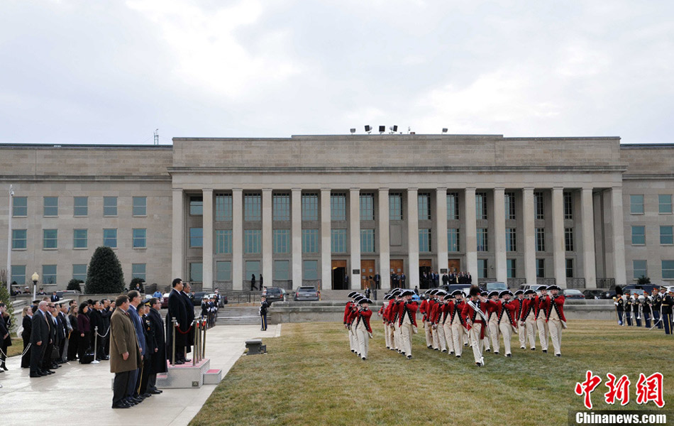 习近平会见美国国防部长帕内塔