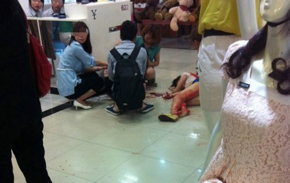 泉州大洋百货商场5<em>女子</em>被砍_资讯频道_凤凰网