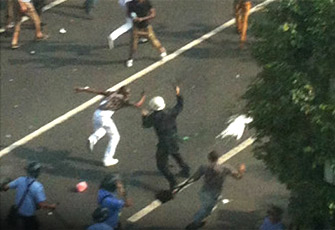 现场：广州外籍人员聚集堵路事件