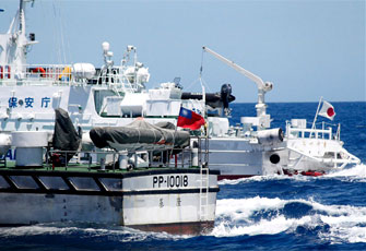 台舰艇护航保钓船 与日舰发生碰撞