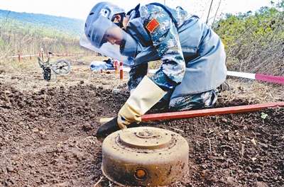 中国赴黎巴嫩维和部队工兵获联合国扫雷资质认