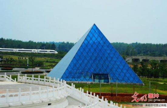 安徽滁州市山寨“金字塔”建成亮相(组图)
