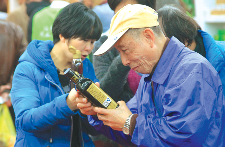 安徽农产品畅销上海 市民提前1小时排队