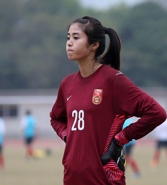 中国女足24岁守门员走红 身材高挑 清纯私房照