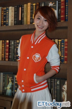 超女黄雅莉自曝20岁前没穿过<em>胸罩</em>:<em>觉得</em>穿了会