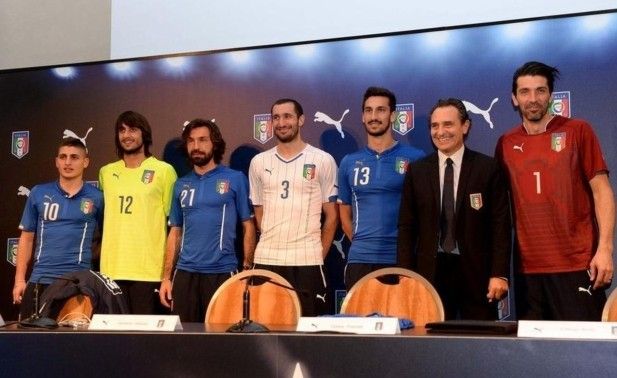 意大利发布巴西世界杯新球衣:设计经典 细节微