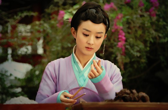 <em>赵丽颖</em>《女相》再遇韩栋 笑谈有缘无分_娱乐频