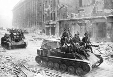 攻克柏林战役:盟军击毁纳粹法西斯最后防线