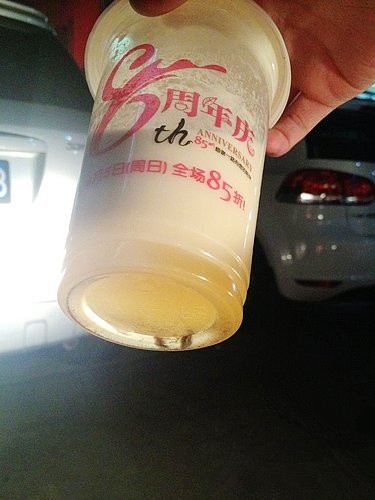 加料不加价 网曝85度C面包坊奶茶喝出两只小