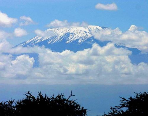 探访非洲屋脊 观赏独特的赤道雪山奇观