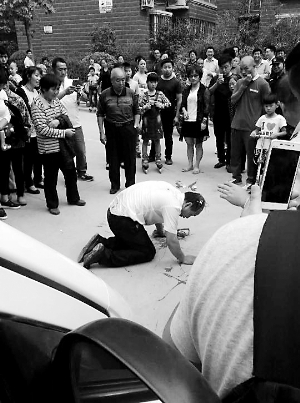 老人跪着上吊身亡 居民:儿子儿媳不孝 饭都吃不