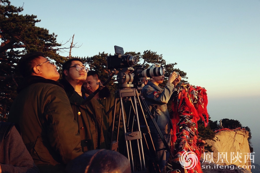 东峰日出