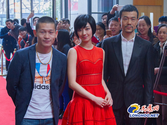 《白日焰火》剧组亮相南京 桂纶镁美艳登场_江苏频道_凤凰网