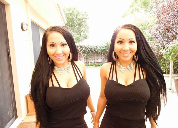 全球最相像<em>双胞胎姐妹</em>形影不离 同睡一榻共享