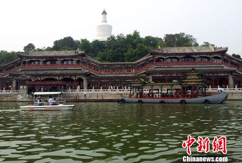 北京桑拿天开蒸 民众泛舟度小暑_财经_凤凰网