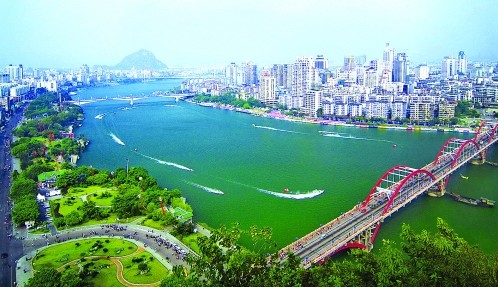 柳江和下游的黔江构成“一干三通道”中的“北通道”。