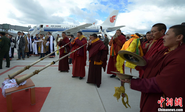 四川稻城亚丁机场正式运行 成世界海拔最高民